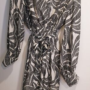 H&M Monochrome Leaf Pattern Long Sleeve Dress